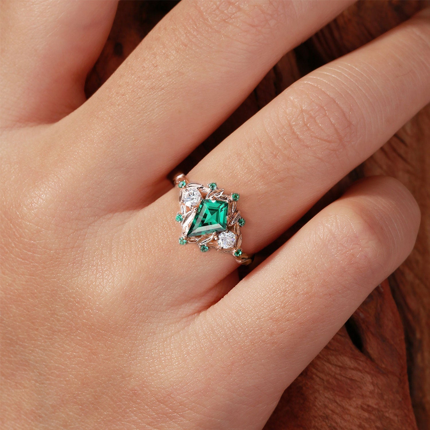 Vintage Kite Lab Emerald Ring Three Stone Ring Floral Branch Engagement Ring Dainty Emerald Cluster 18K Yellow Gold Wedding Ring Bridal Ring