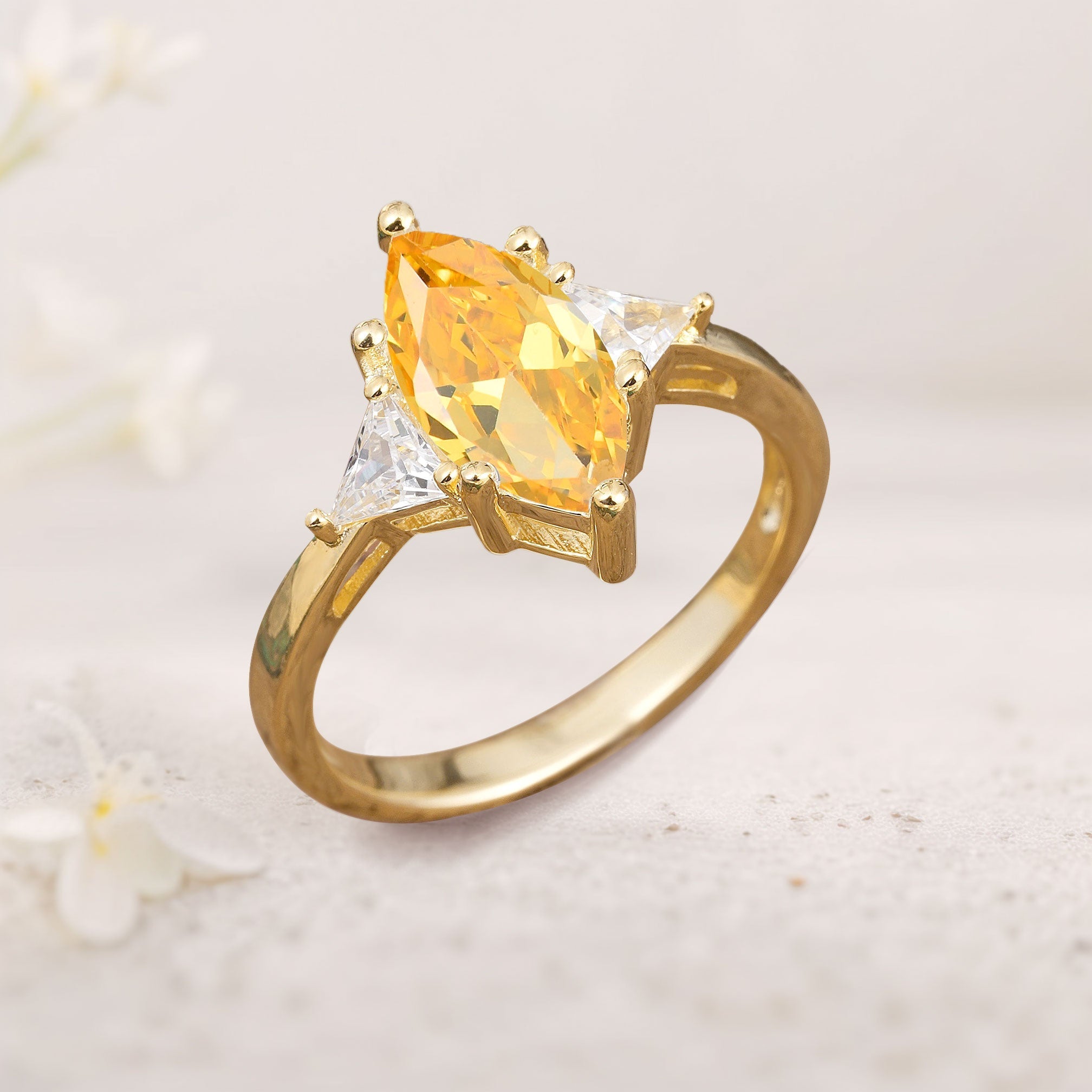 Vintage Three Stone Oval Citrine 18K Yellow Gold Engagement Ring