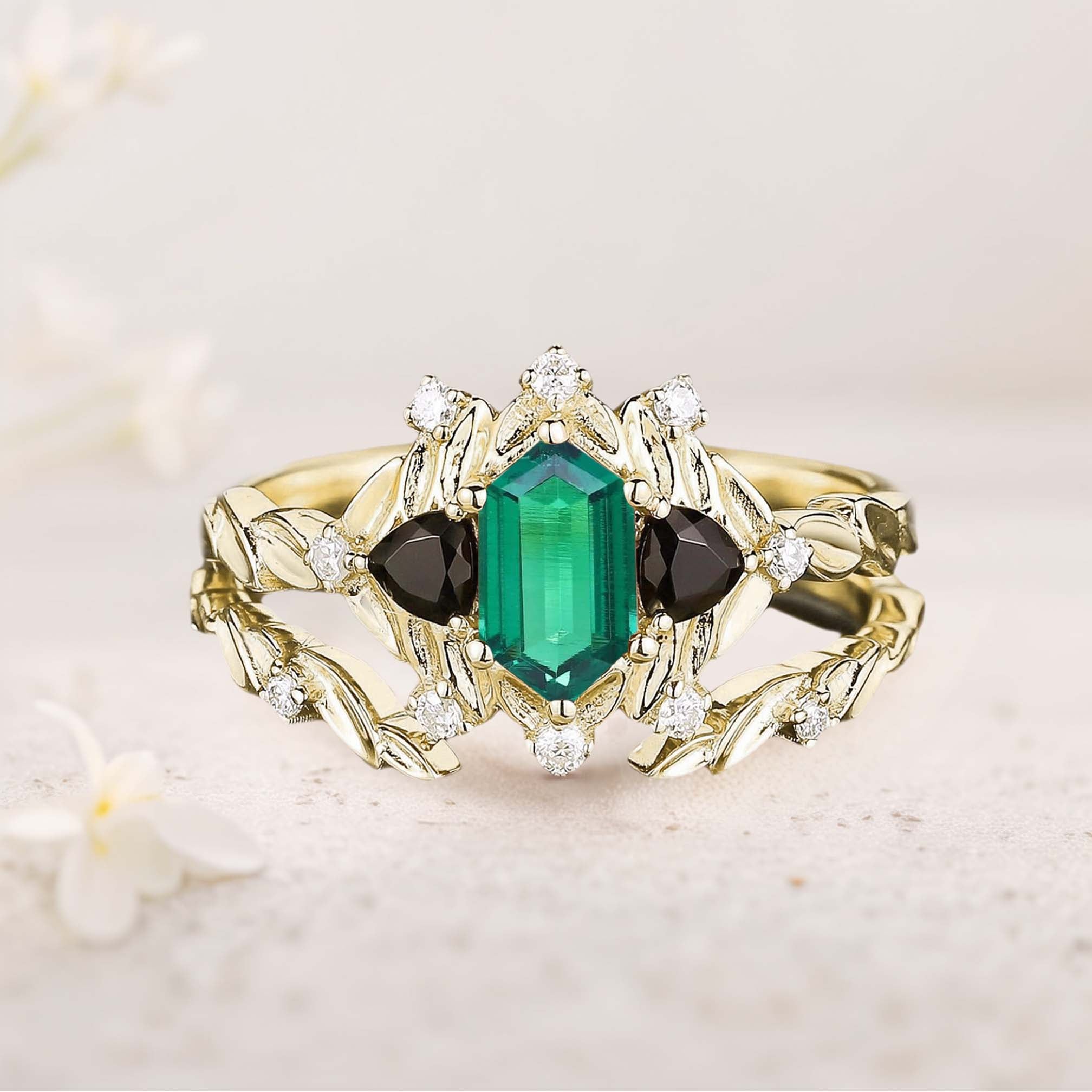 Unique floral 18K Yellow Gold engagement rings Gold Claddagh Wedding Band For Men