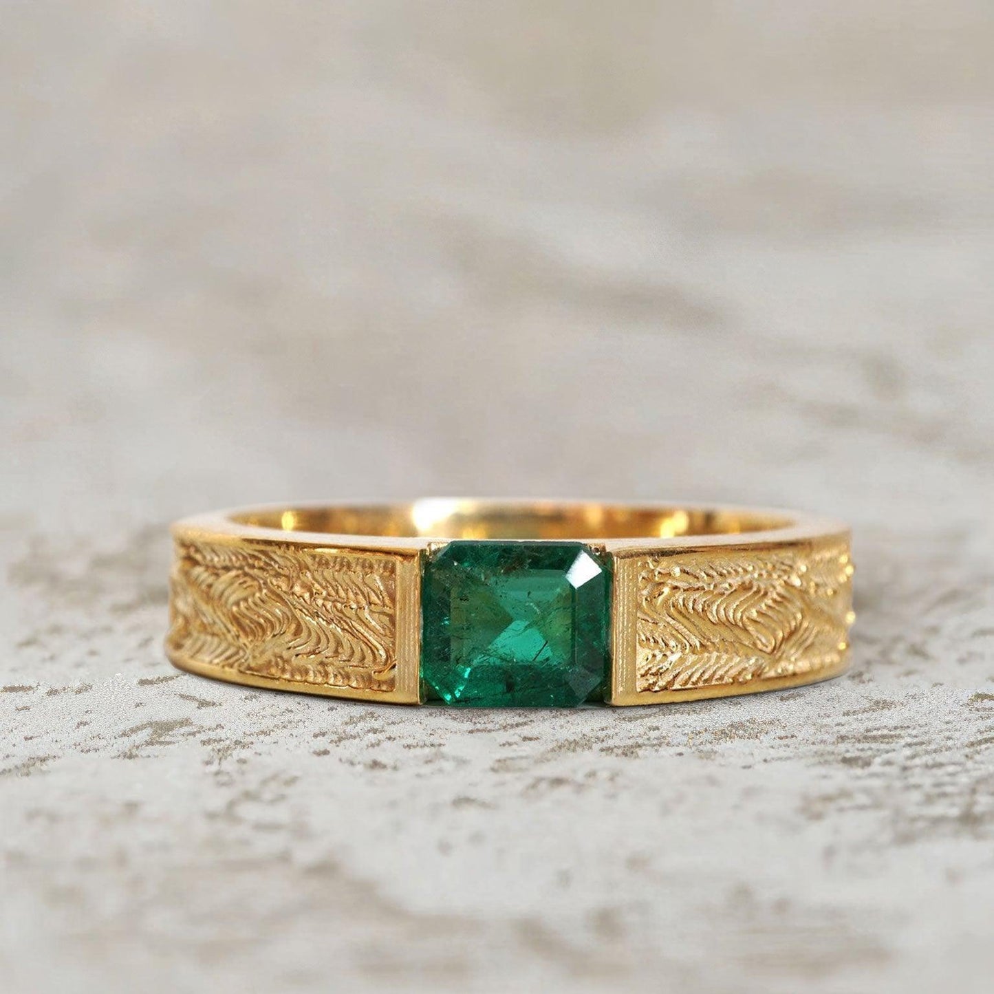 Unique Dragon Lab Emerald Ring Band For Men