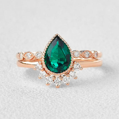 Unique Pear Emerald Milgrain Vintage Ring Set