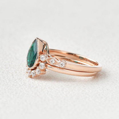 Unique Pear Emerald Milgrain Vintage Ring Set