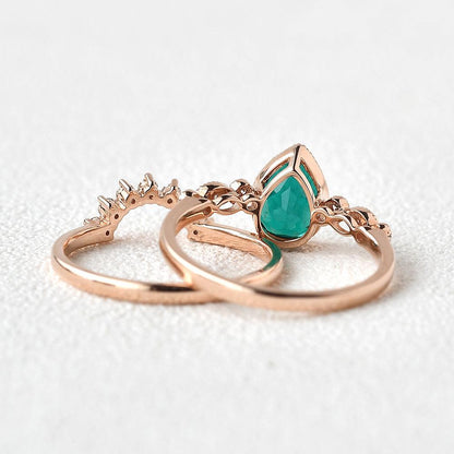 Unique Pear Emerald Milgrain Vintage Ring Set